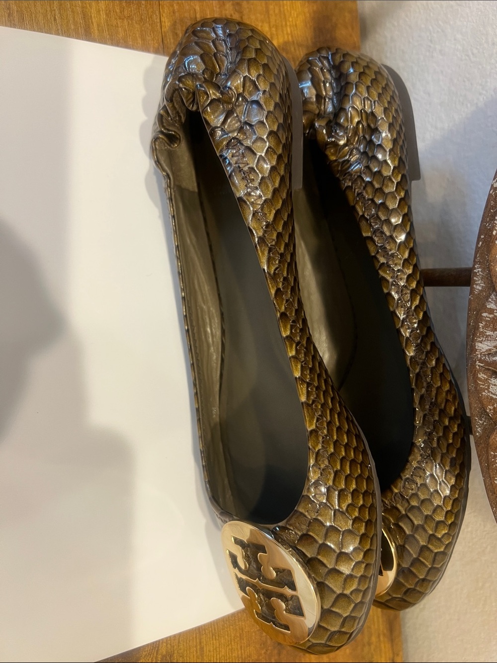 Tory Burch Olive Green Snake Print Flats with large logo medallion - Picture 4 of 10
